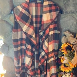 NWOT plaid vest w pockets size M